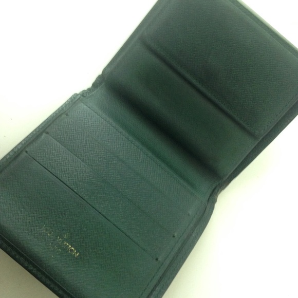 Louis Vuitton Green Taiga Leather Mens Wallet - Picture 6 of 10